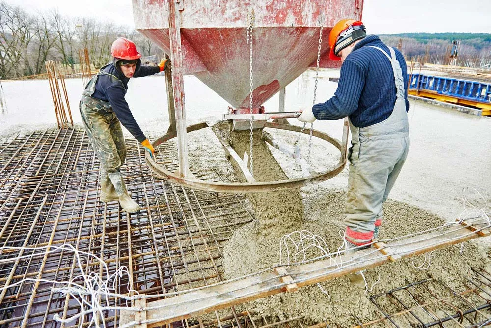 Construction-workers-concrete