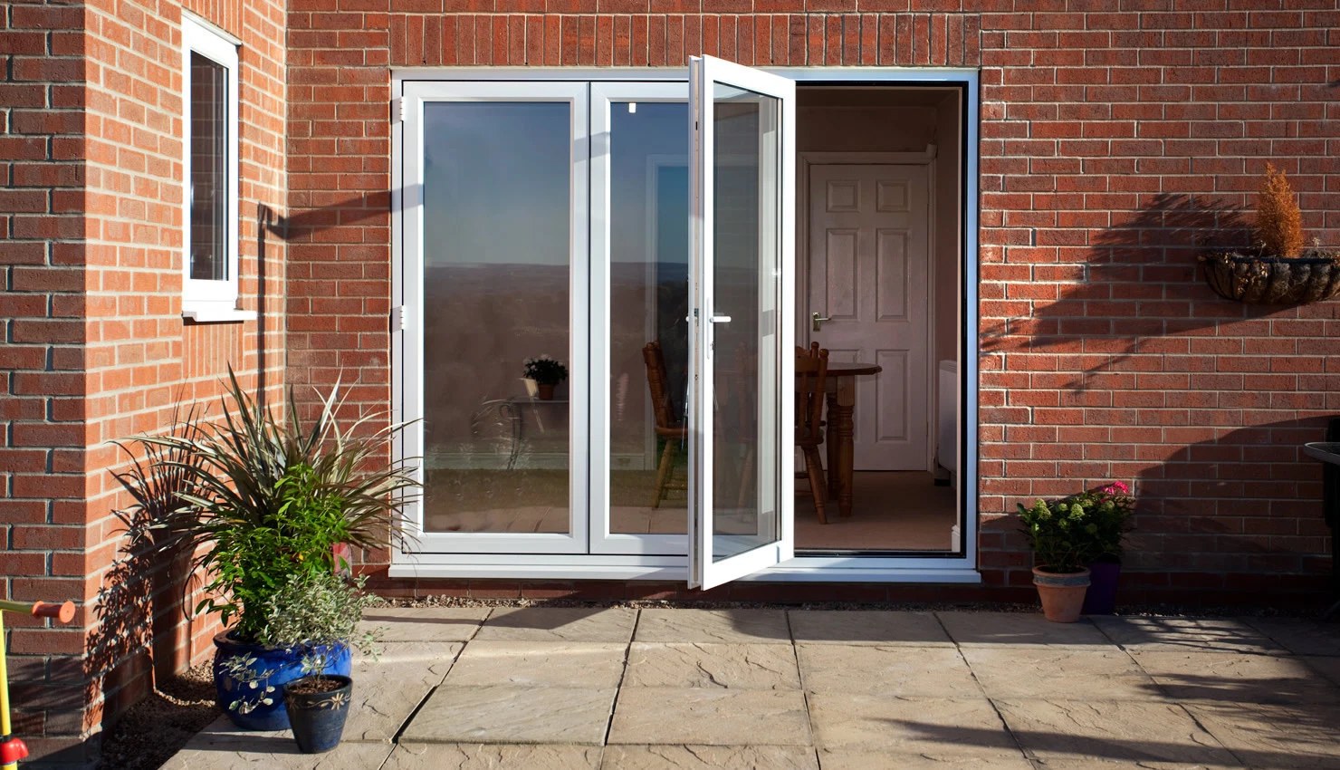 Aluminum-Bi-Folding-Tempered-Glass-Doors-Bi-Fold-Sliding-Door