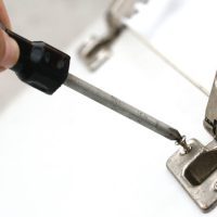 670px-Replace-Cabinet-Hinges-Step-7-3