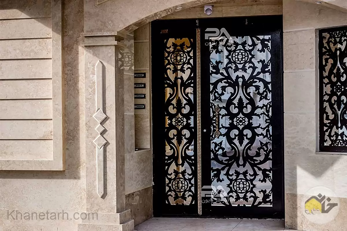 Entrance-door-model-of-the-building-3