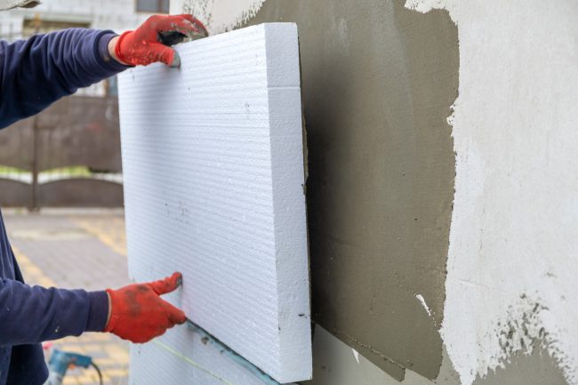 Construction-worker-installing-styrofoam-insulation-sheets-on-house-facade-wall-for-thermal-protection.-650×433-1-1