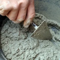 mason-preparing-cement-13541141