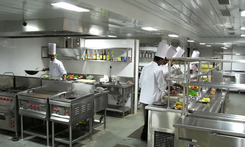 chefs-in-kitchen-800×480-3